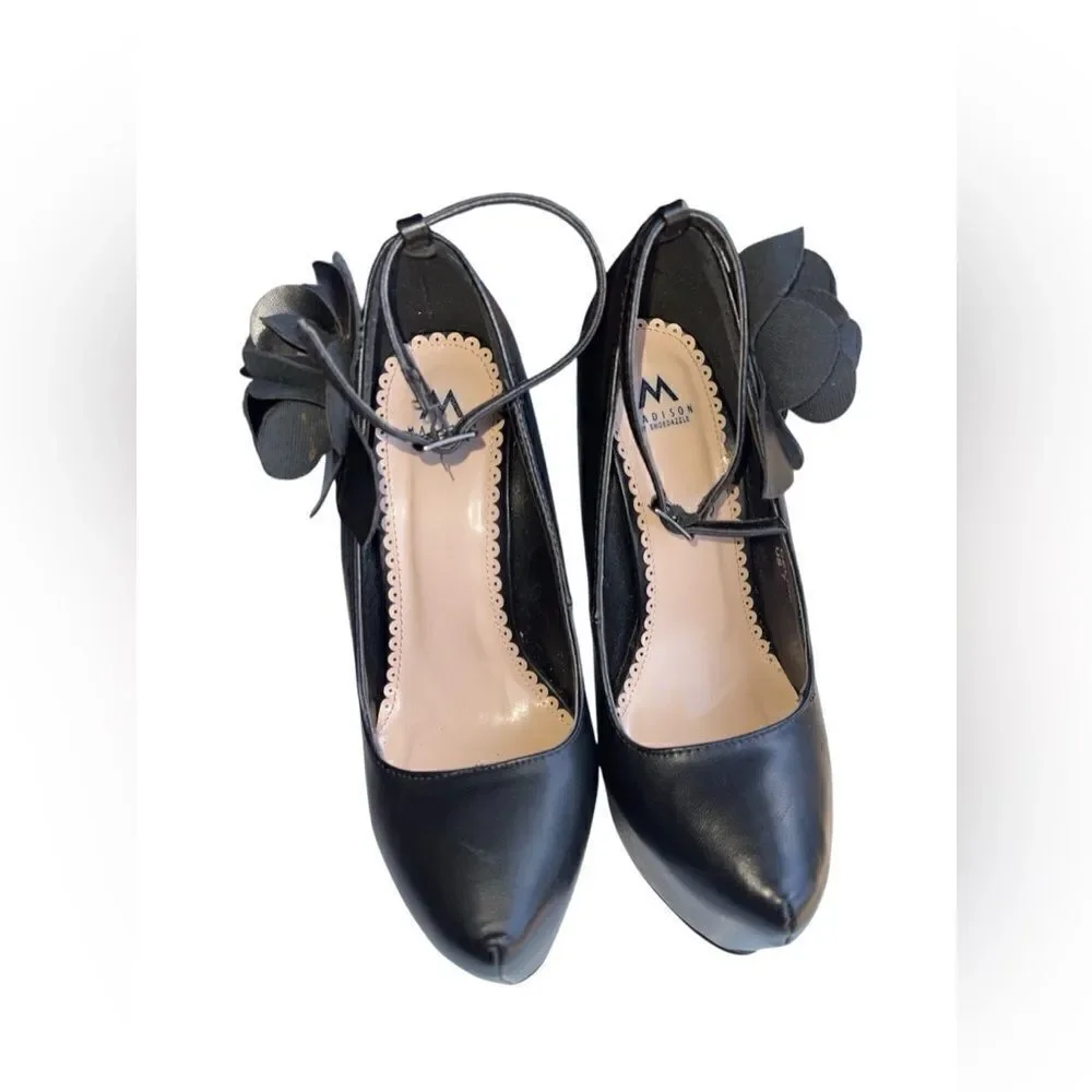 MADISON BY SHOEDAZZLE. High Heel Flower Platform ankle strap Black Size 7